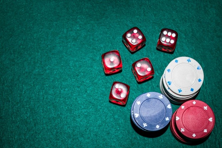 Prize table symbols and payout values displayed on a slot game dashboard